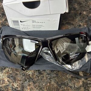 NIKE SKYLON ACE POLARIZED SHINY BLACK/SILVER EV1127 001 new